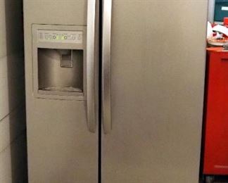 LG French Door Refrigerator/Freezer, With Water And Ice In Door, Stainless Steel Finish, Model LSC27910TT, 70" x 36" x 31"