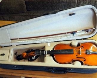 Palatino 23" Violin, Model VN-350, Includes Carrying Case, Chin Rest, Bow, And Rosin