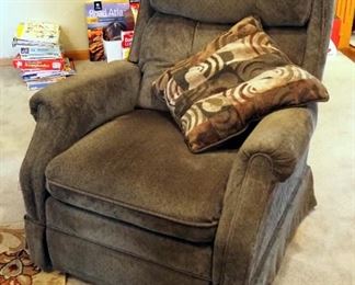 Lane Furniture Swivel Rocker Recliner, 36" x 34" x 34"