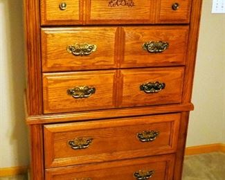 Broyhill 5 Drawer Chest Of Drawers, 56" x 38" x 18"