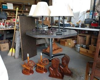 Dining table w/leaf, excellent cond; Lamps 