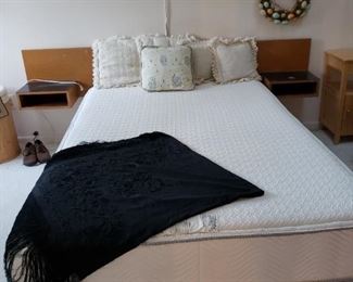 Full size bed
