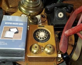 Lots of Vintage phone, even colors