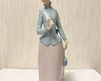 Lladro Figurine (Photo 1 of 2)