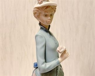 Lladro Figurine (Photo 2 of 2)
