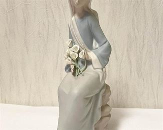 Lladro Figurine (Photo 1 of 2)