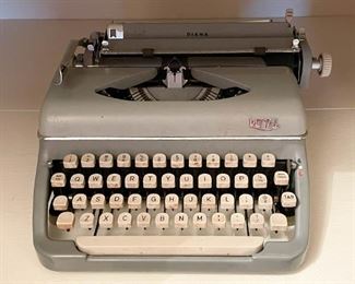 Royal Manual Typewriter