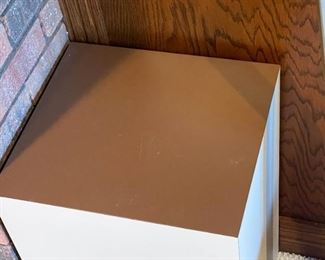 Display Pedestal (Photo 2 of 2)