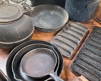 Cast iron pan griddle cornbread kettle 