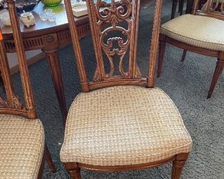 Beautiful dining room set 6 chairs leafs