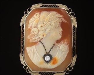 Art Deco Carved Shell Cameo en Habille 