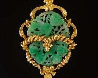 Chinese Carved Jade Ornaments in Fanciful Gold Frame Pendant Brooch 