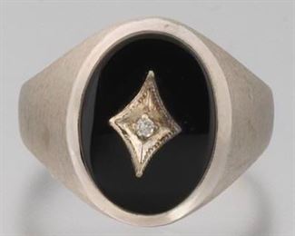 Gentlemans Gold and Onyx Art Deco Ring 