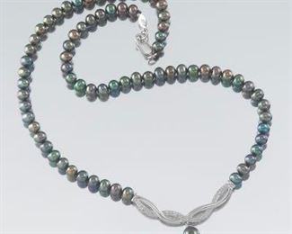 Ladies Black Pearl and Diamond Necklace 