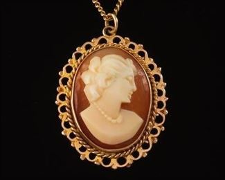Ladies Carved Shell Cameo Pendant 