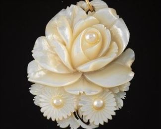 Ladies Gold and Cameo Carved MotherofPearl Pendant on Chain 