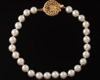 Ladies Gold and Pearl Bracelet 