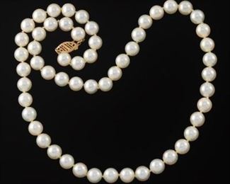 Ladies Gold and Pearl Necklace