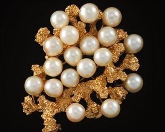 Ladies Gold Nugget Style Brooch with Pearls 