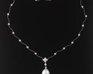 Ladies Vintage Gold, Pearl and Diamond Necklace 