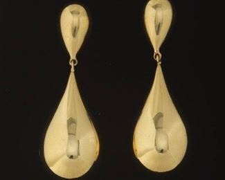 Pair of Gold Drop Eearrings 