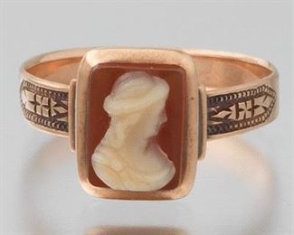 Victorian Gold and Carved Cameo Ring 
