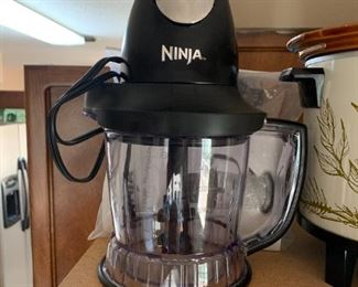 Ninja Blender with accessories 
