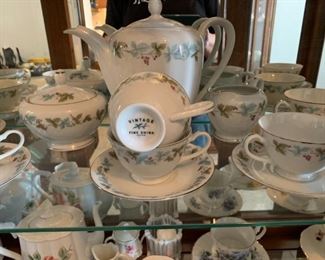 Vintage fine china tea set, pot, creamer sugar, cups/saucers