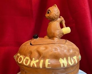Winton Cookie Nut Squirrel Walnut Cookie Jar