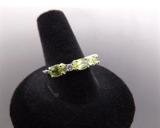 .925 Sterling Silver Oval Cut Peridot Crystal Ring Size 9
