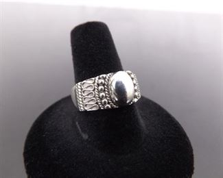 .925 Sterling Silver Cabochon Styled Ring Size 9
