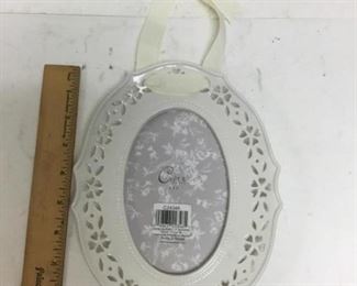 White Ceramic Oval Hanging Picture Frame