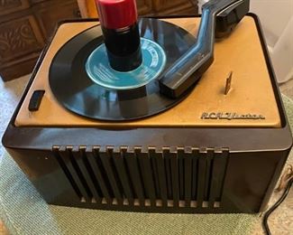 RCA Victor 45 record player - needs a new needle, but still works!