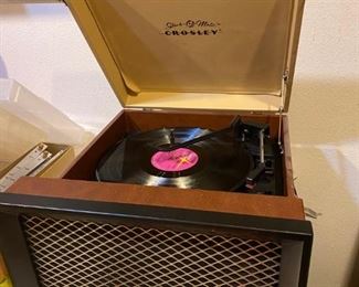 Awesome Crosley record player - runs and sounds great!