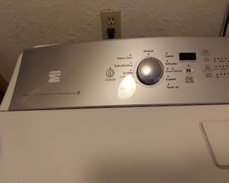 Like New  Kenmore top washer & Gas Dryer..
