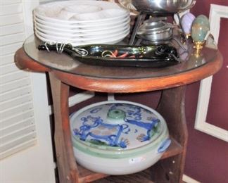 Fondue set: plates, forks, pot