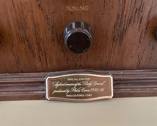 Vintage Philco-Ford AM/FM Radio - Special Edition Baby Grand Model R-90 1930-36. Photo 2 of 2. 