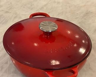 Le Creuset Chef's Oven With Lid. 