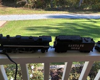 LIONEL TRAIN SET.