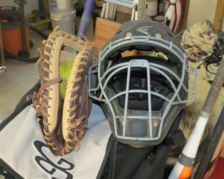 SOFTBALL CATCHER'S EQUIPMENT.  QUALITY STUFF.