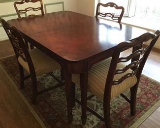 Dining room table, 4 chairs, 2 leaves and pads