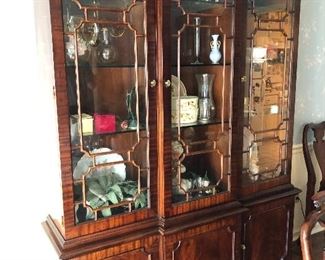 Fabulous Henredon Chinese Chippendale Lighted China Cabinet