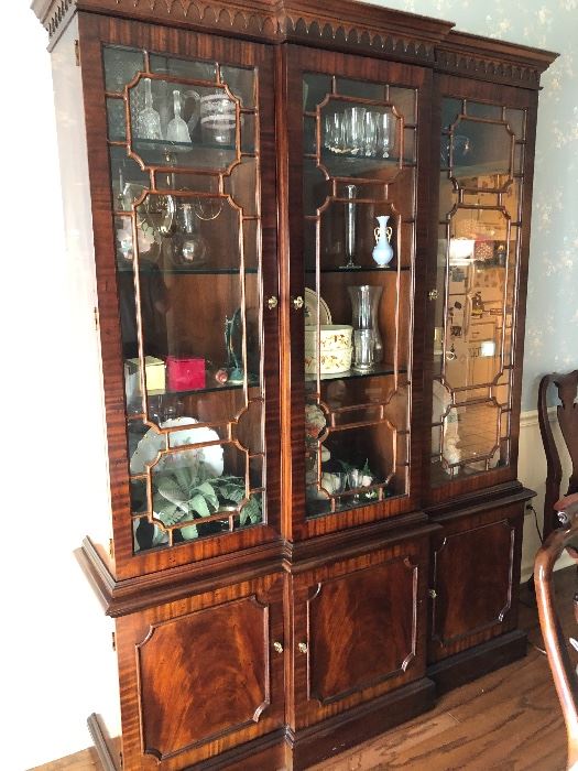 Fabulous Henredon Chinese Chippendale Lighted China Cabinet