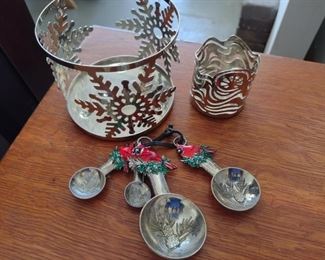 Holiday Measuring Spoons Lot