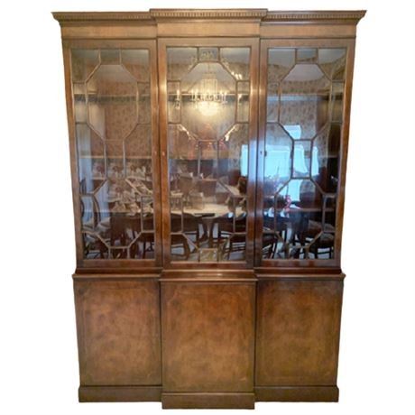 Lot 001
Antique Mahogany Breakfront