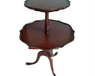 Lot 005
Mahogany Double Tiered Pie Carved Table