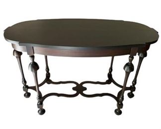 Lot 019
Vintage Oblong Mahogany Table