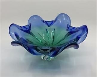 Lot 068
Hand Made Art Glass Bowl