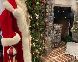 RED DITZ SANTA CLAUS, 5'H