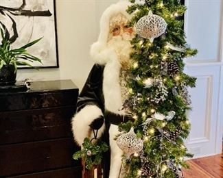 BLACK DITZ SANTA CLAUS, 5'H